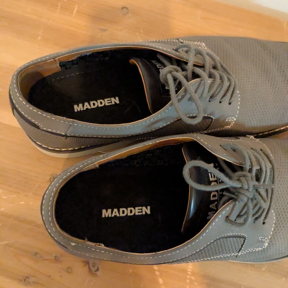 Steve Madden Charcoal Oxfords - Picture 2 of 3